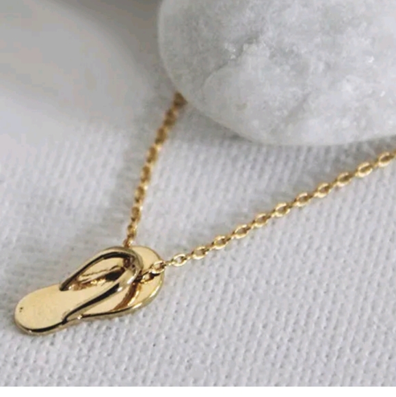 New little girl size gold flip flop necklace - Picture 2 of 2